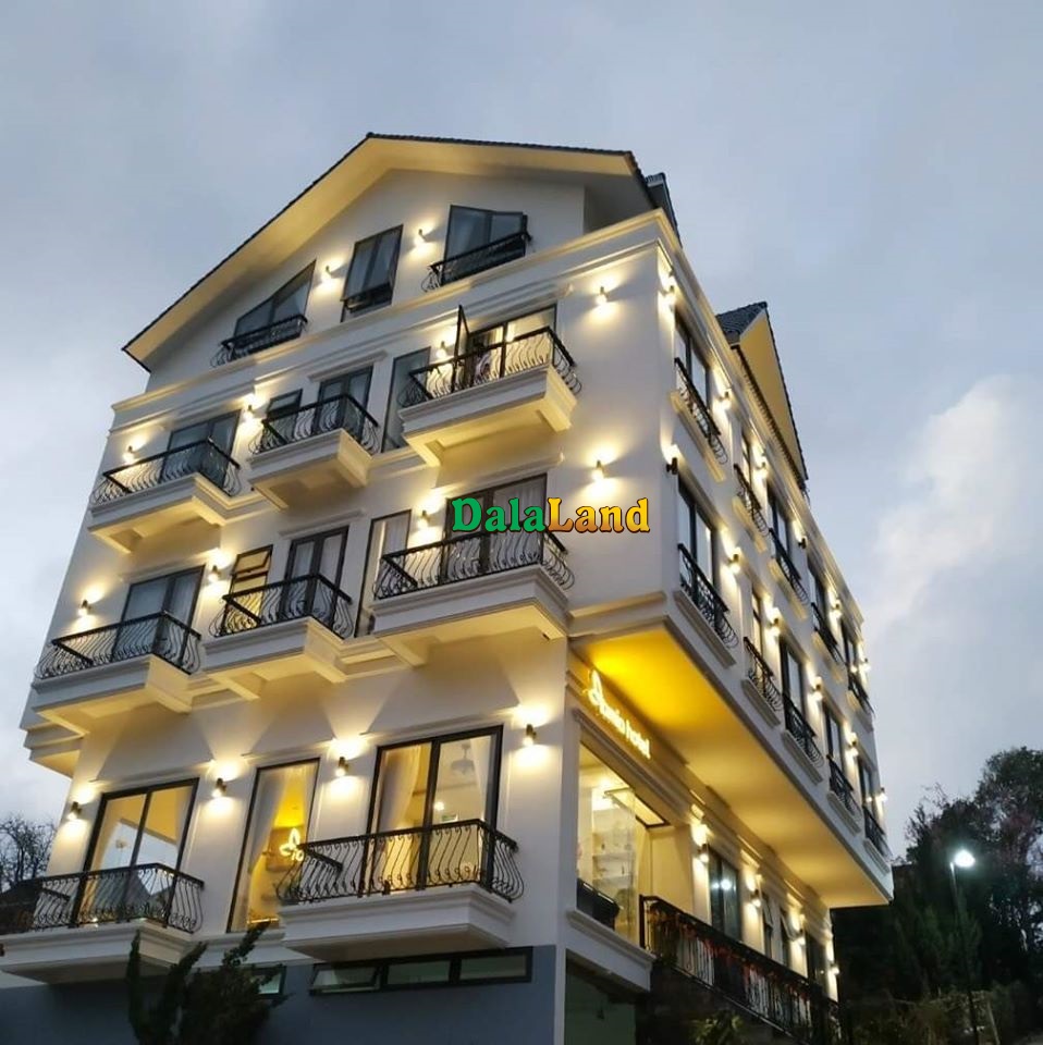 Bán khách sạn đẹp đường Hùng Vương, P. 9