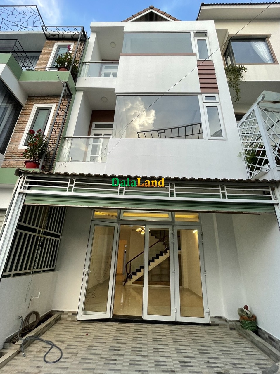 Nhà đẹp giá rẻ 2 mặt tiền đường Nguyễn Trung Trực, P. 3