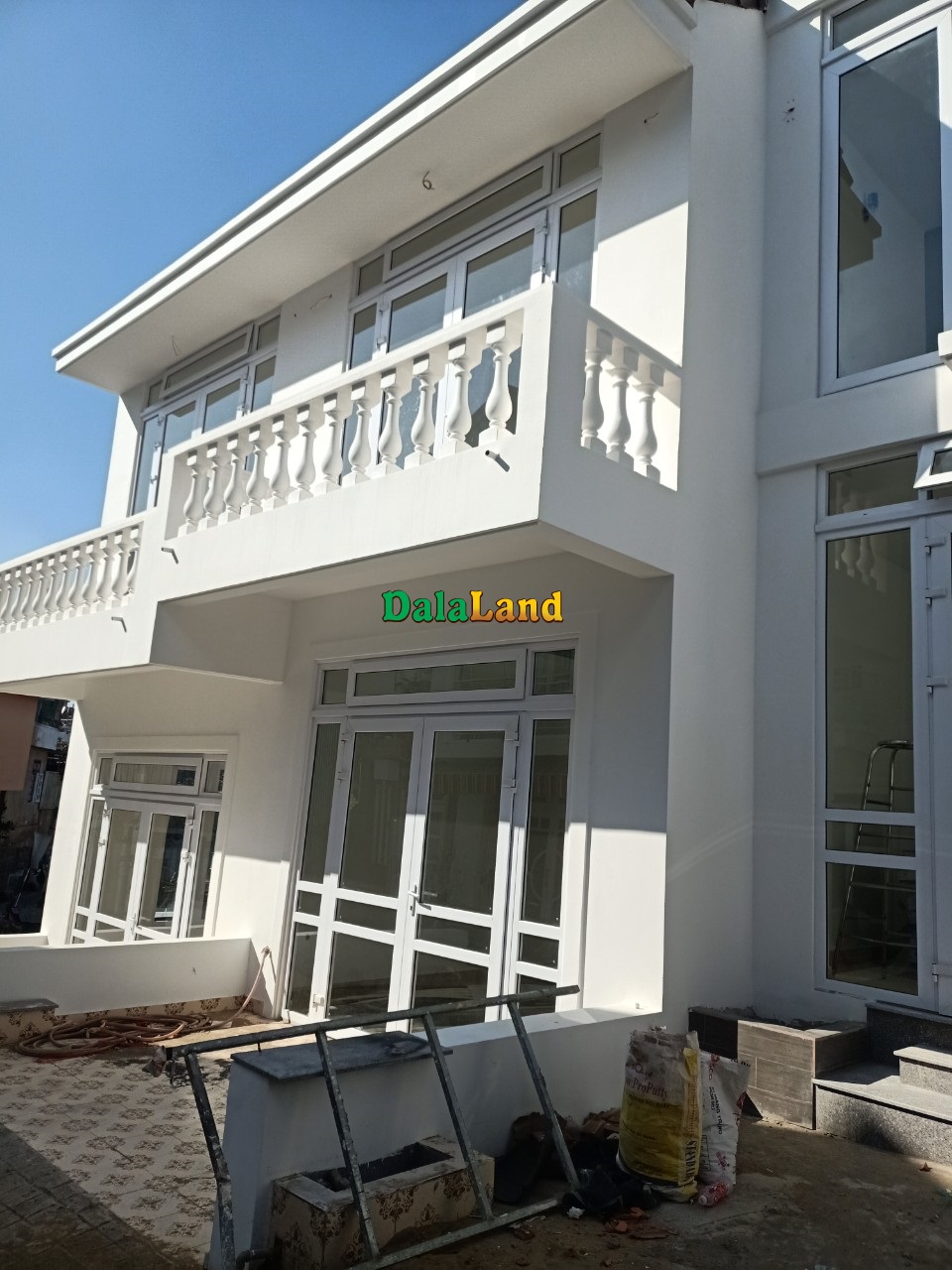 Bán 2 căn nhà mới xây đường Nguyễn Trung Trực, P. 4