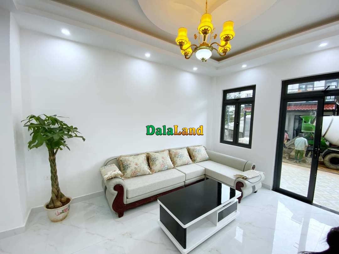Chính chủ bán căn nhà 3 tầng mới xây tại đường Vạn Thành, P. 5
